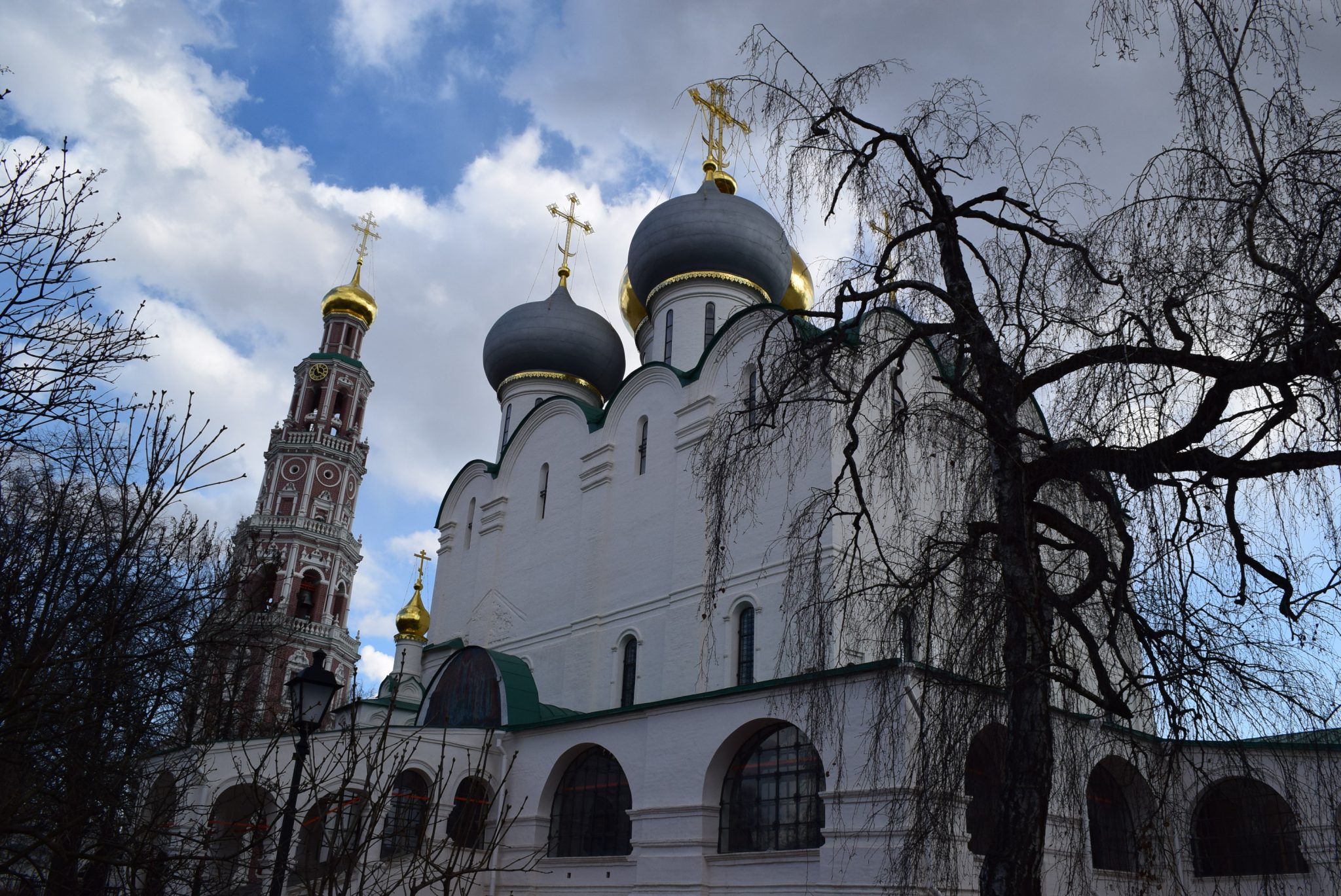 Новодевичий монастырь метро спортивная. Новодевичий монастырь в Петербурге доступность для инвалидов.