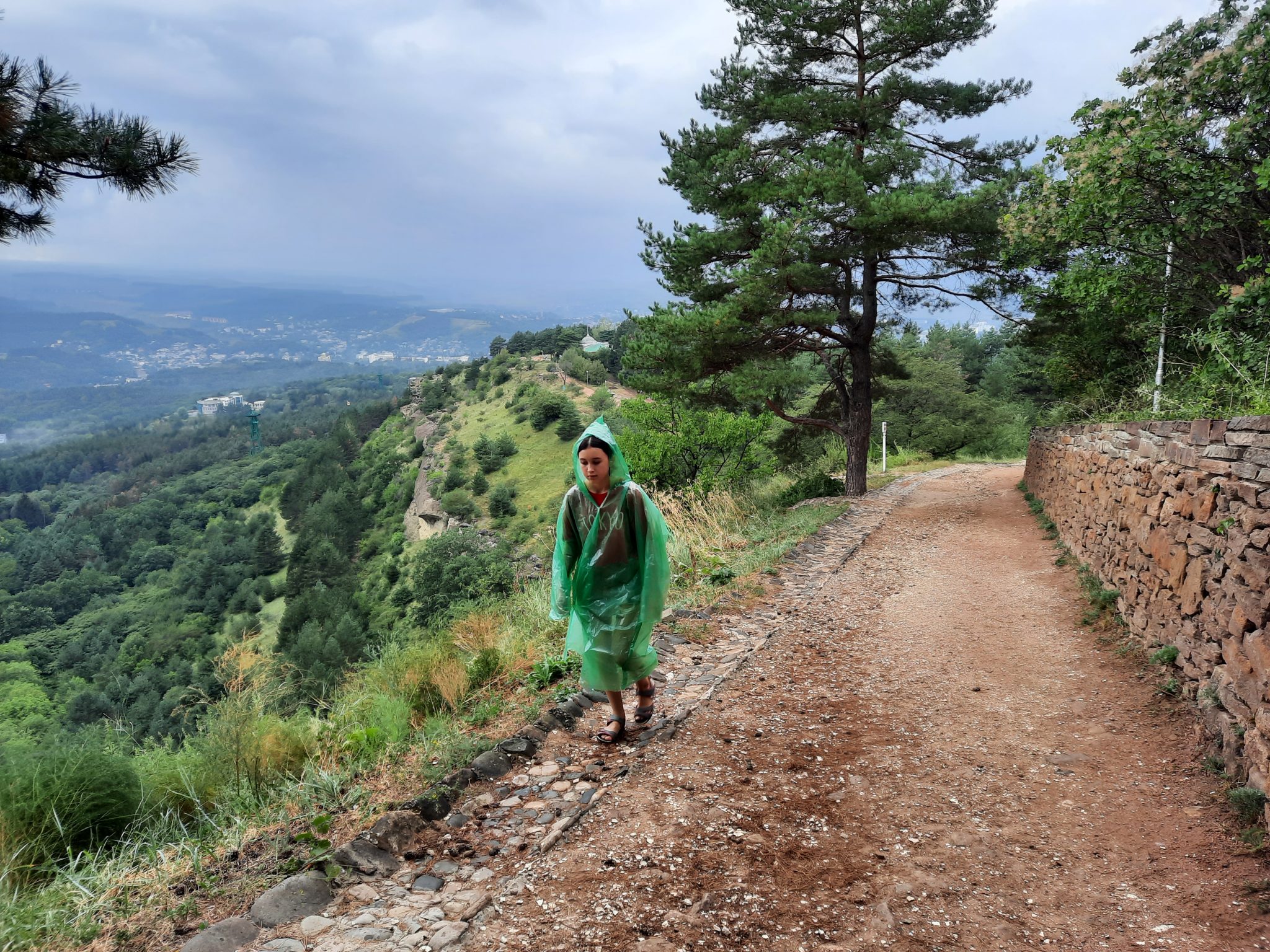 Кисловодский национальный парк панорама. Достопримечательности кисловодска пешком. Достопримечательности кисловодска пешком. Кисловодск достопримечательности. Панорама кисловодск.
